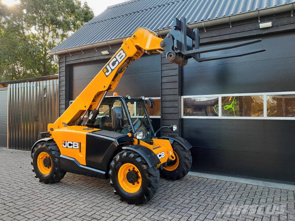 JCB 525-60 Agri Plus | Verreiker - Airco - LEASE €800 Teleskopické manipulátory