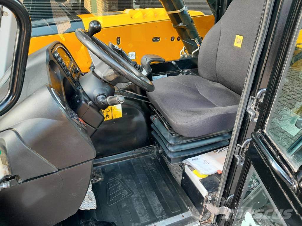 JCB 525-60 Agri Plus | Verreiker - Airco - LEASE €800 Teleskopické manipulátory