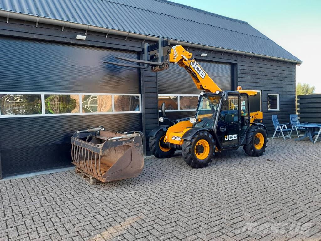 JCB 525-60 Agri Plus | Verreiker - Airco - LEASE €800 Teleskopické manipulátory