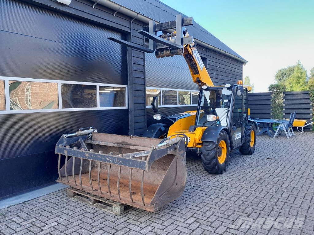 JCB 525-60 Agri Plus | Verreiker - Airco - LEASE €800 Teleskopické manipulátory