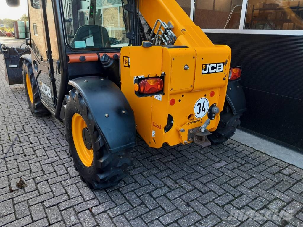 JCB 525-60 Agri Plus | Verreiker - Airco - LEASE €800 Teleskopické manipulátory