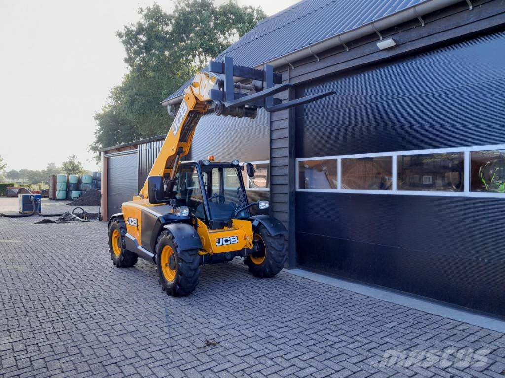 JCB 525-60 Agri Plus | Verreiker - Airco - LEASE €800 Teleskopické manipulátory