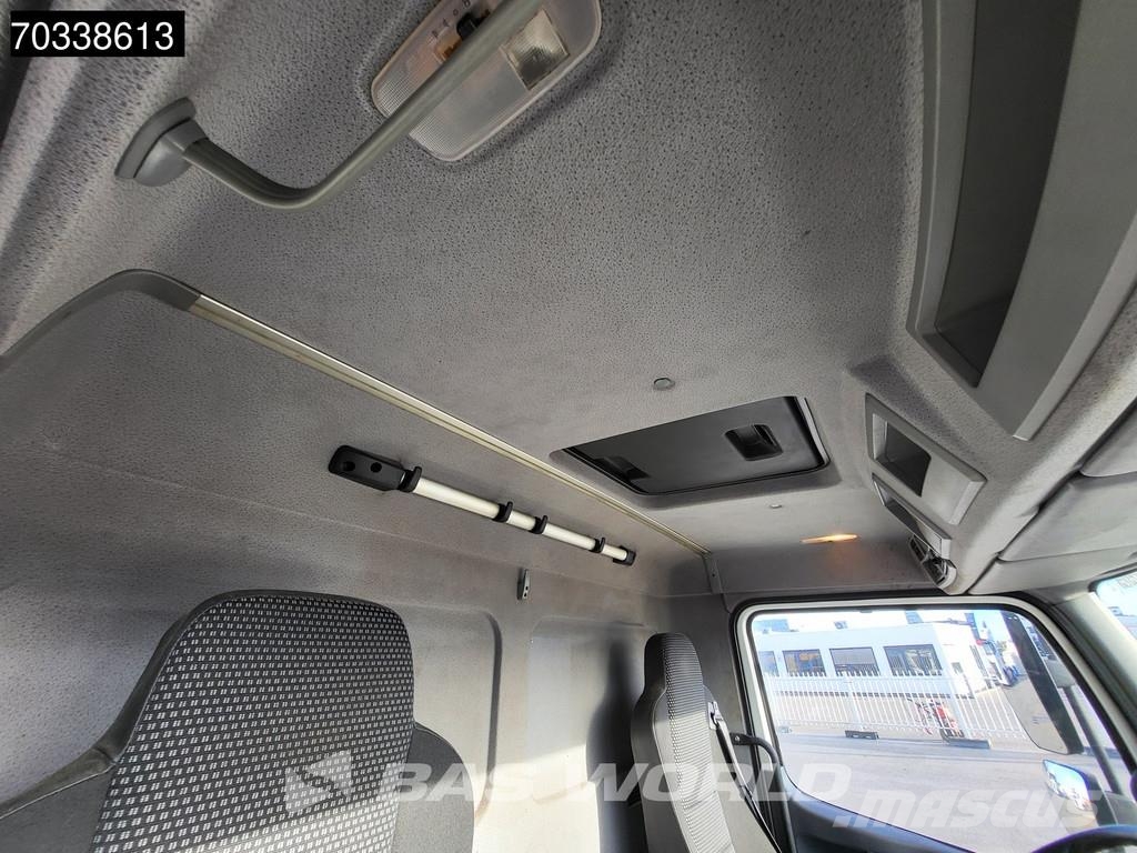 Mercedes-Benz Actros 1218 4X2 12t Manual Tailgate Euro 5 APK 06- Camiones caja cerrada