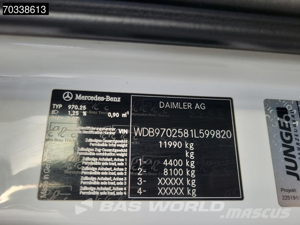 Mercedes-Benz Actros 1218 4X2 12t Manual Tailgate Euro 5 APK 06- Camiones caja cerrada