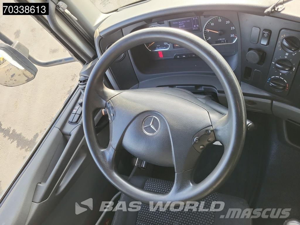 Mercedes-Benz Actros 1218 4X2 12t Manual Tailgate Euro 5 APK 06- Camiones caja cerrada
