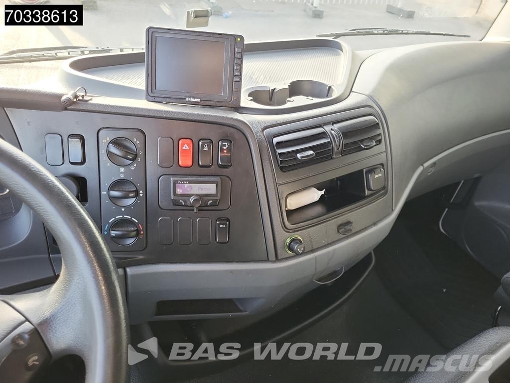 Mercedes-Benz Actros 1218 4X2 12t Manual Tailgate Euro 5 APK 06- Camiones caja cerrada