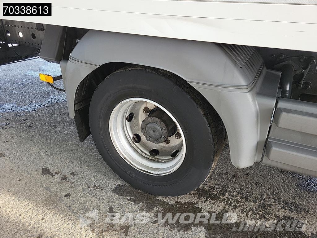 Mercedes-Benz Atego 1218 4X2 12t Manual Tailgate Euro 5 APK 06-2 شاحنات ذات هيكل صندوقي