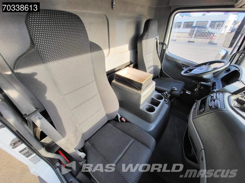 Mercedes-Benz Atego 1218 4X2 12t Manual Tailgate Euro 5 APK 06-2 شاحنات ذات هيكل صندوقي
