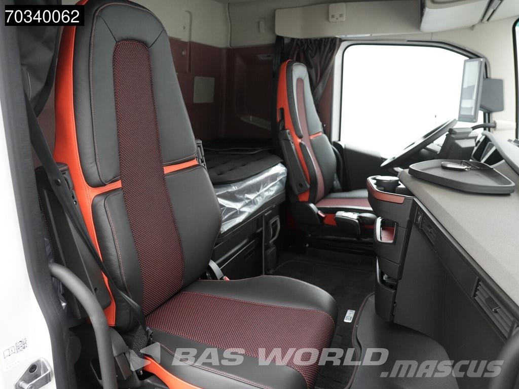 Volvo FH16 700 FH 4X2 NEW! Retarder 2xTanks I-ParkCool Trækkere