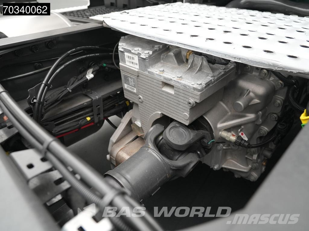 Volvo FH16 700 FH 4X2 NEW! Retarder 2xTanks I-ParkCool Sattelzugmaschinen