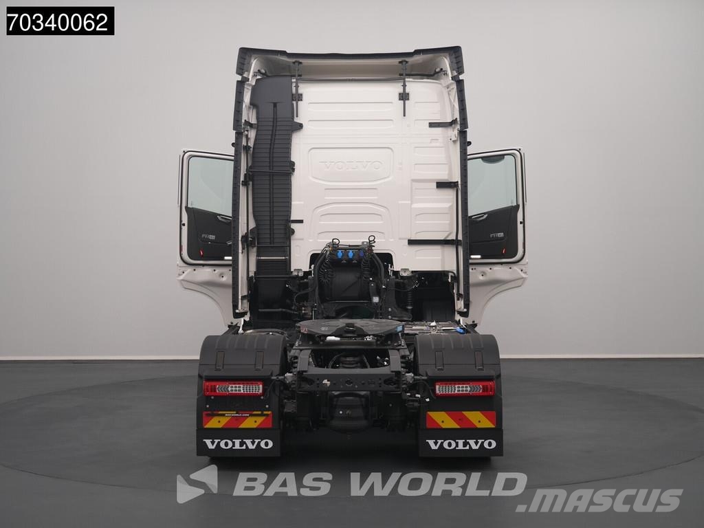 Volvo FH16 700 FH 4X2 NEW! Retarder 2xTanks I-ParkCool Sattelzugmaschinen