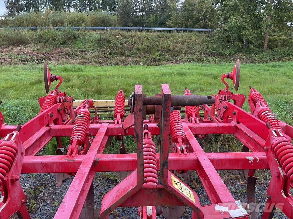 Pöttinger Synkro 3003 Cultivatoren