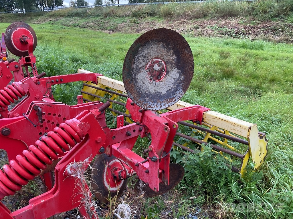 Pöttinger Synkro 3003 Cultivatoren