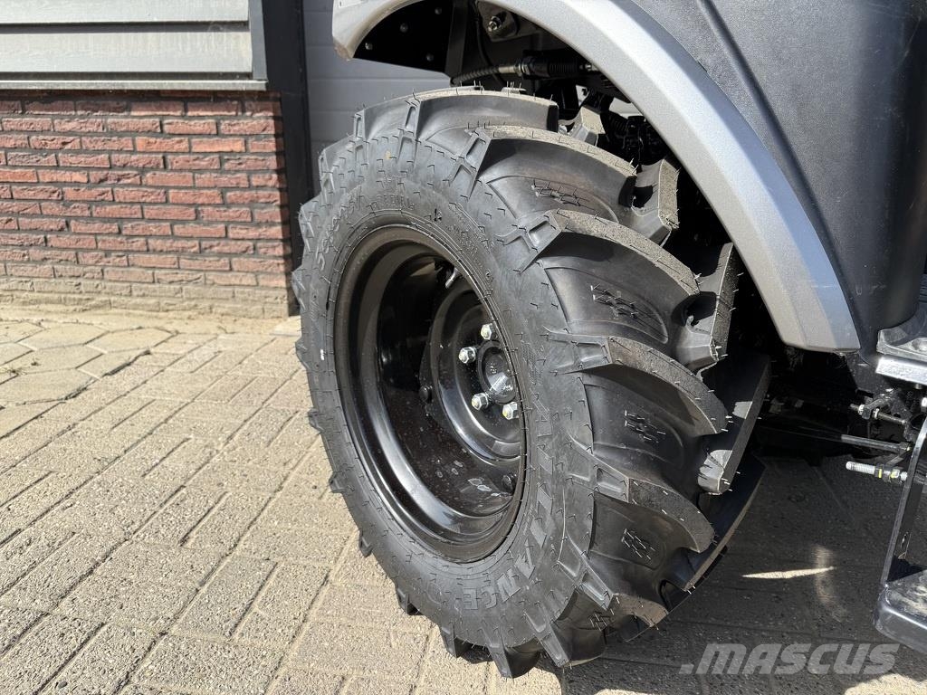 Solis 26 HST minitractor NIEUW black edition / brede agr Traktory