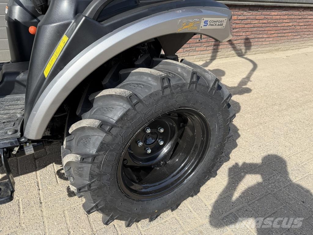 Solis 26 HST minitractor NIEUW black edition / brede agr Traktory