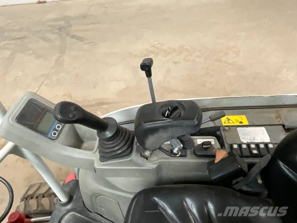 Takeuchi TB 225 حفارات صغيرة أقل من 7 طن (حفارات صغيرة)