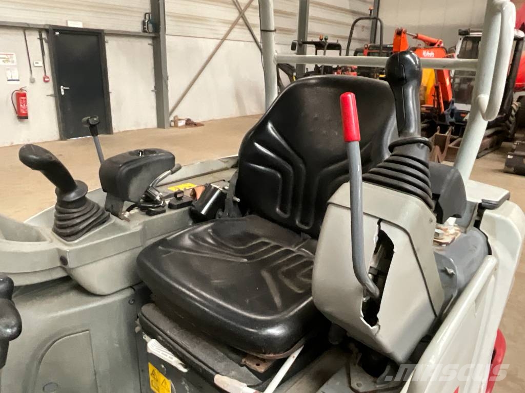 Takeuchi TB 225 حفارات صغيرة أقل من 7 طن (حفارات صغيرة)