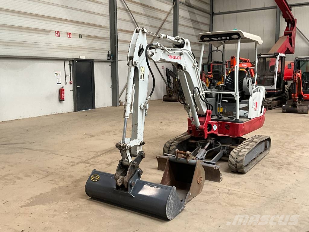 Takeuchi TB 225 حفارات صغيرة أقل من 7 طن (حفارات صغيرة)