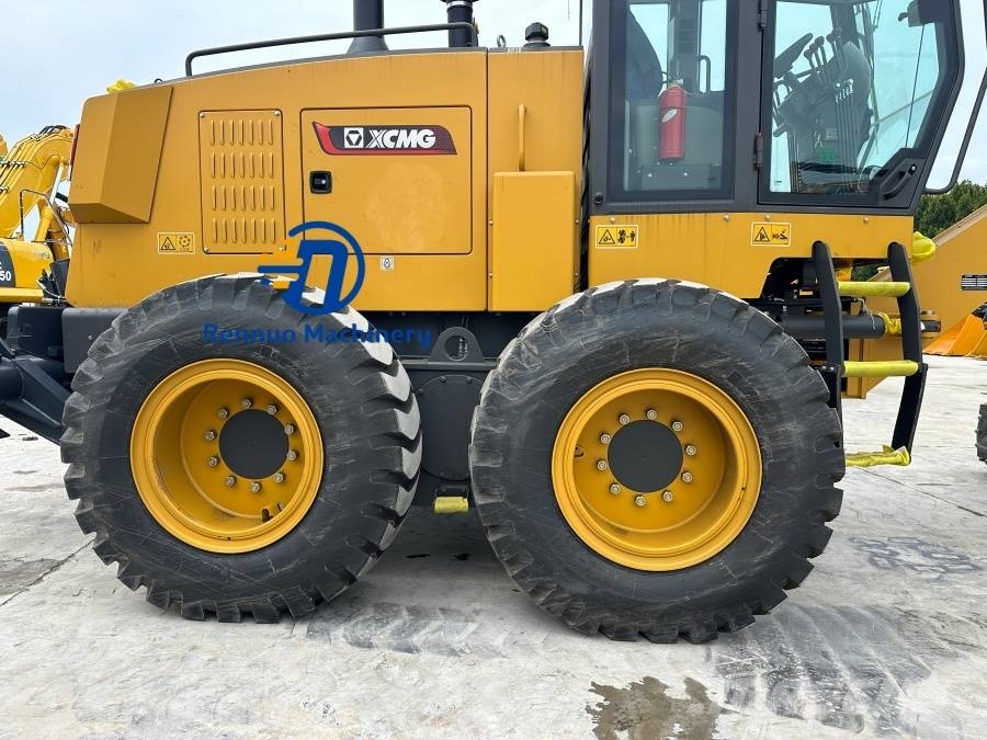 XCMG 215 그레이더