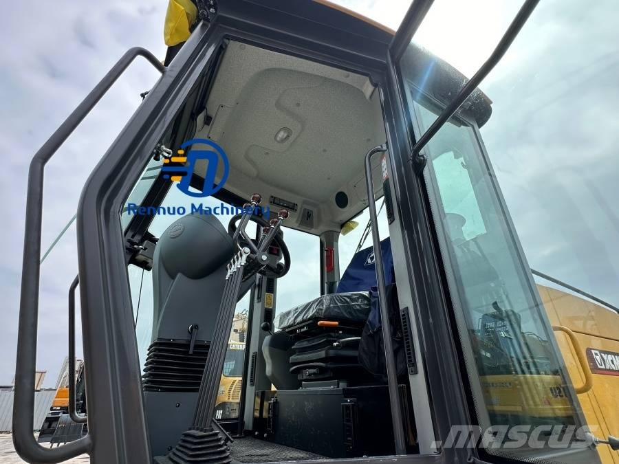 XCMG 215 그레이더