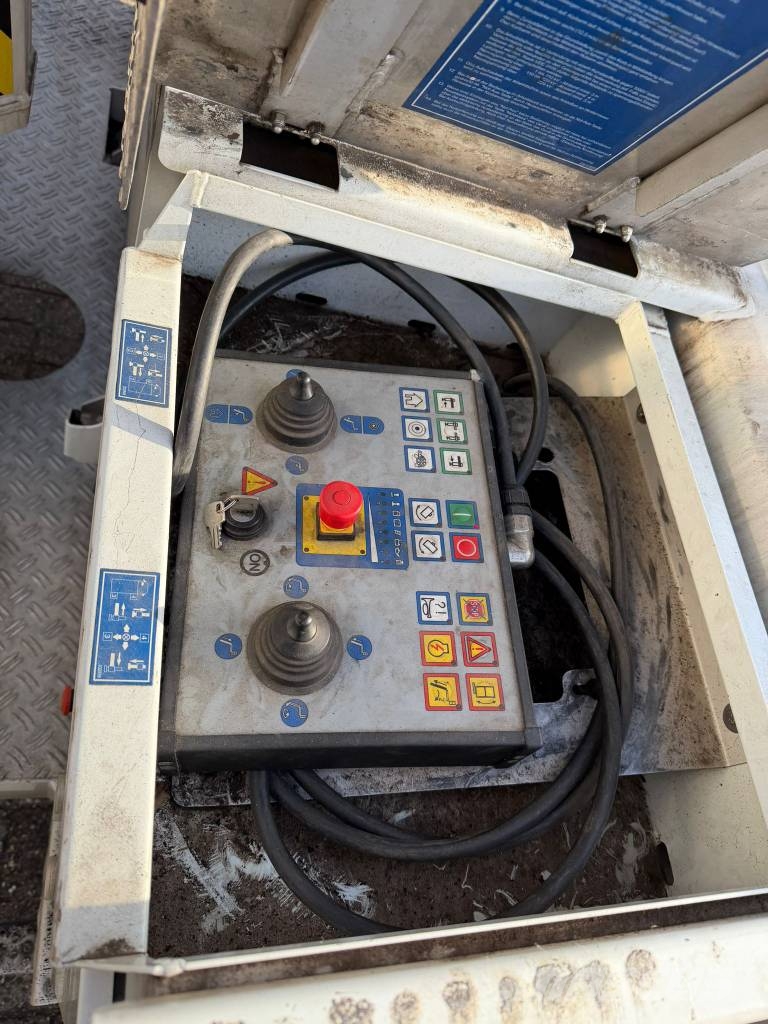 Palfinger P 300 KS Plataformas sobre camión
