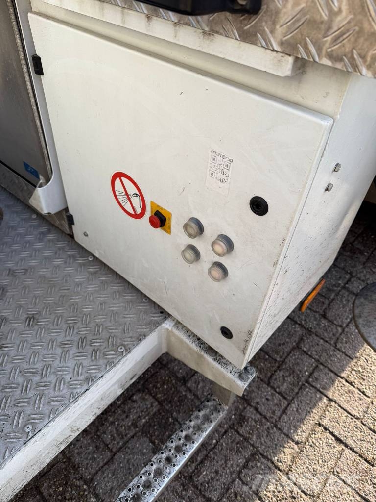 Palfinger P 300 KS Plataformas sobre camión