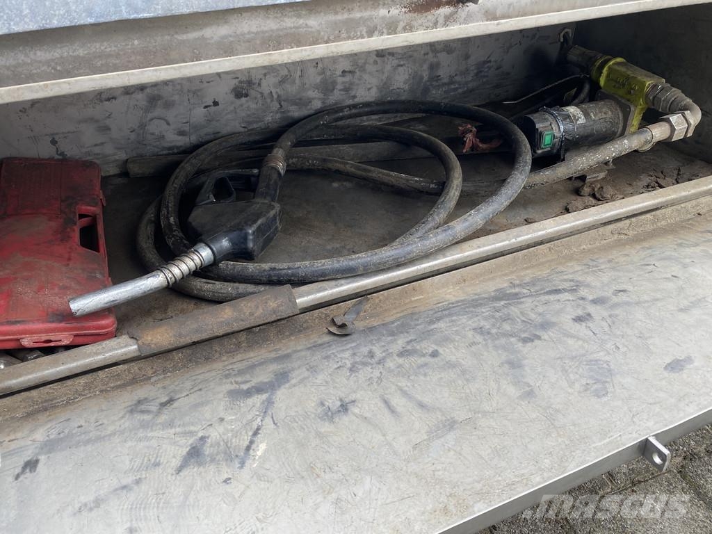 Iveco + Veldhuizen, 15.000 kg. BE-Combi Daily 35C18 + P3 Semi-remorca agabaritica