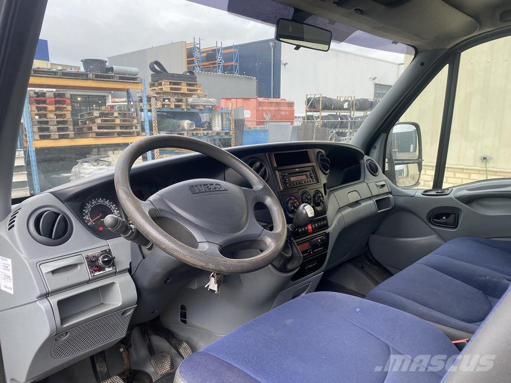 Iveco + Veldhuizen, 15.000 kg. BE-Combi Daily 35C18 + P3 Semi-remorca agabaritica