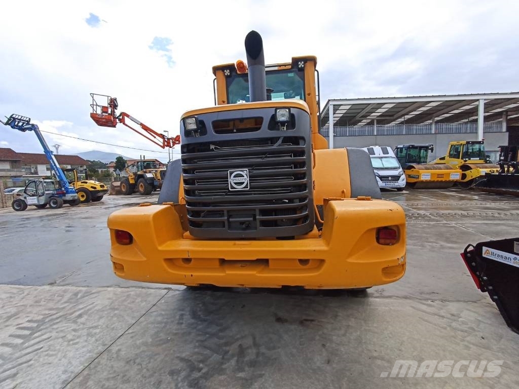 Volvo L 90 F لوادر بعجل