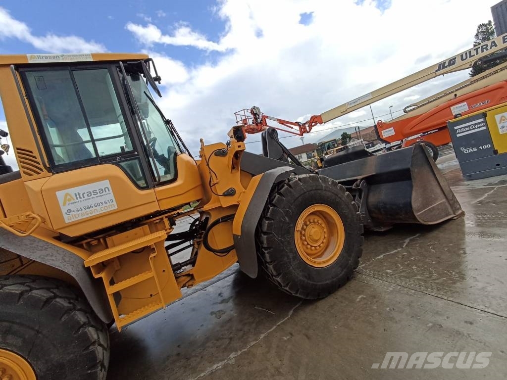 Volvo L 90 F لوادر بعجل