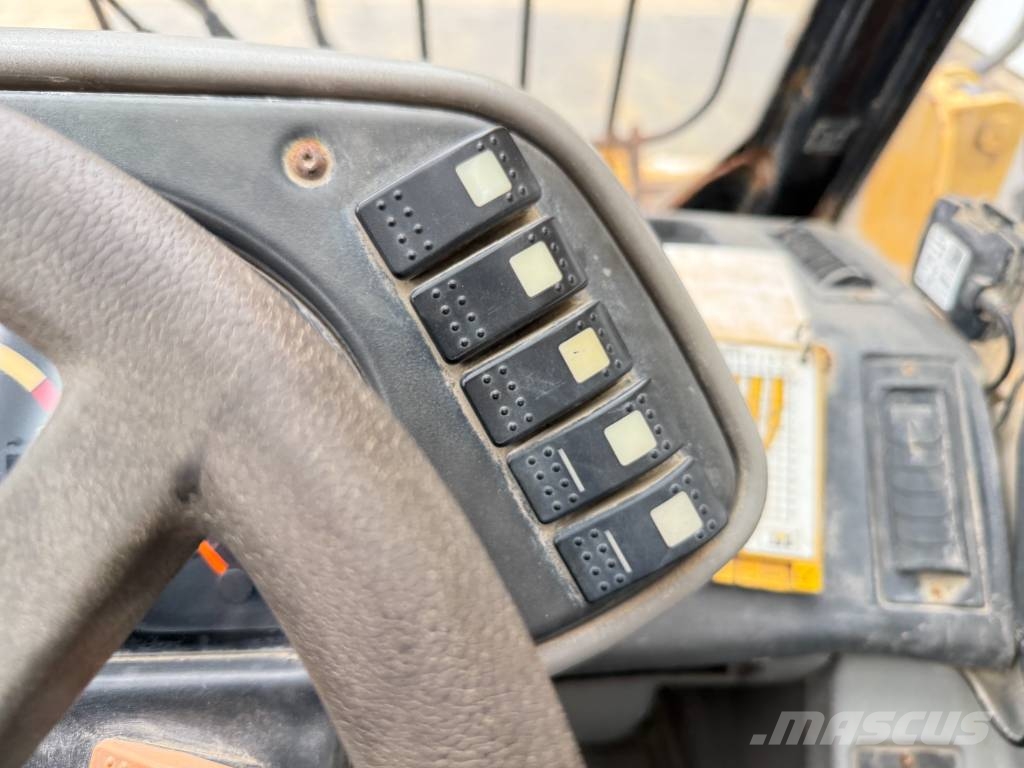 CAT TH460B - 15m Reach / 4 Wheel Steering Teleskopski viljuškari
