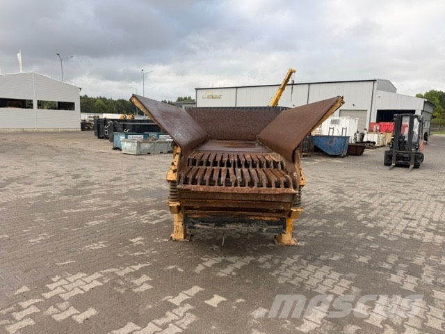 Parker RT 16 EXTEC kosz zasypowy wibracyjny 6220kg Mobile crushers