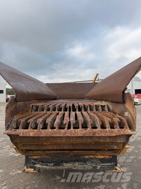 Parker RT 16 EXTEC kosz zasypowy wibracyjny 6220kg Mobile crushers