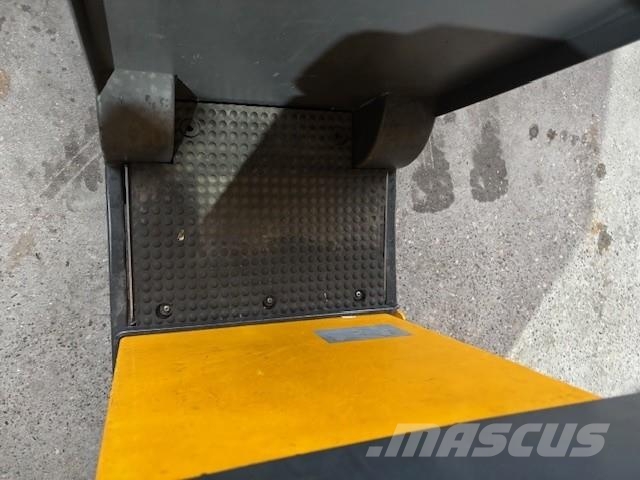 Jungheinrich EZS130 Tractores de reboque