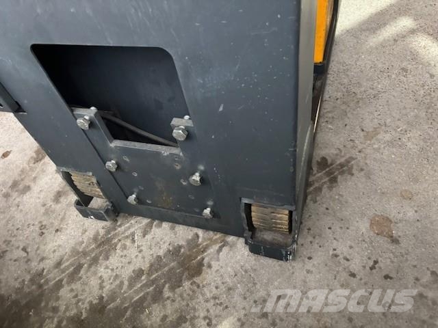 Jungheinrich EZS130 Tractores de reboque