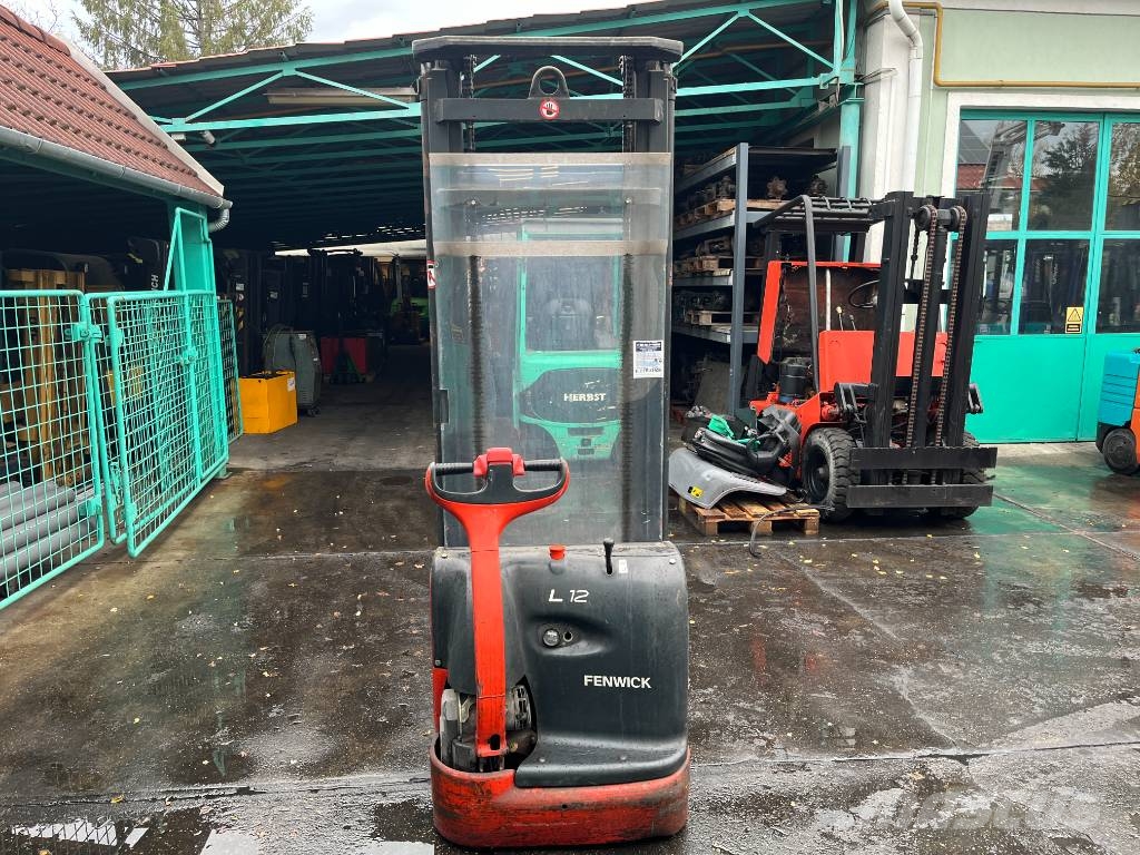 Linde L12 /379/ V-4229 OB Stand-in stackers