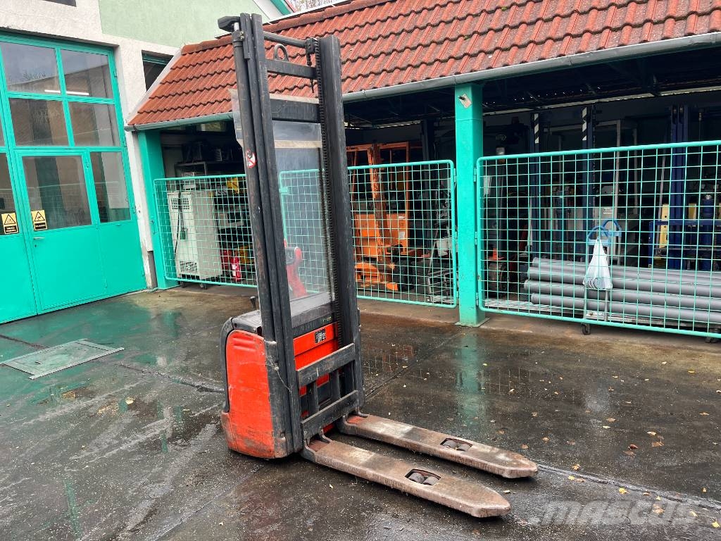Linde L12 /379/ V-4229 OB Stand-in stackers
