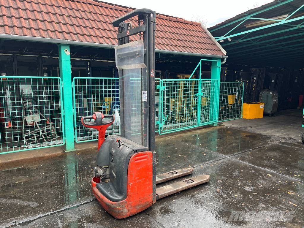 Linde L12 /379/ V-4229 OB Stand-in stackers