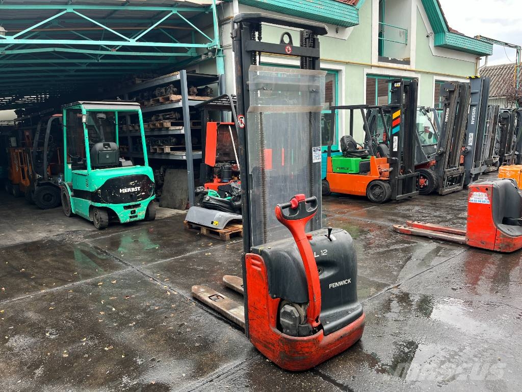 Linde L12 /379/ V-4229 OB Stand-in stackers