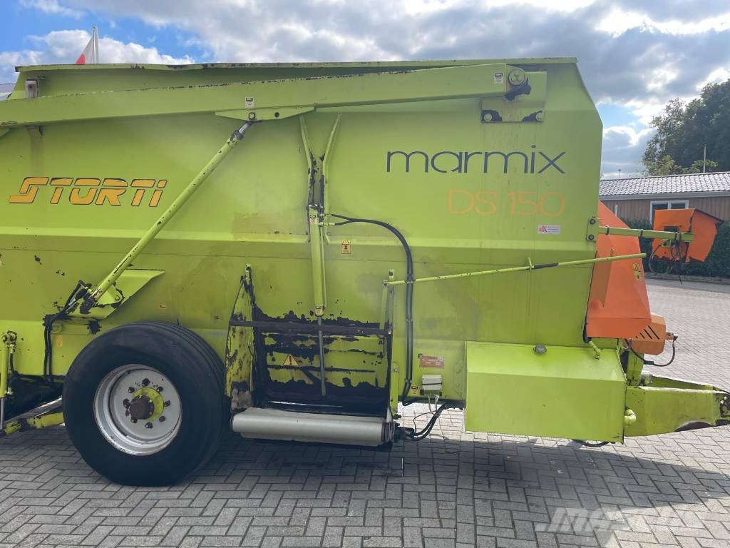 Storti marmix 15 met laadfrees علافات ماشية