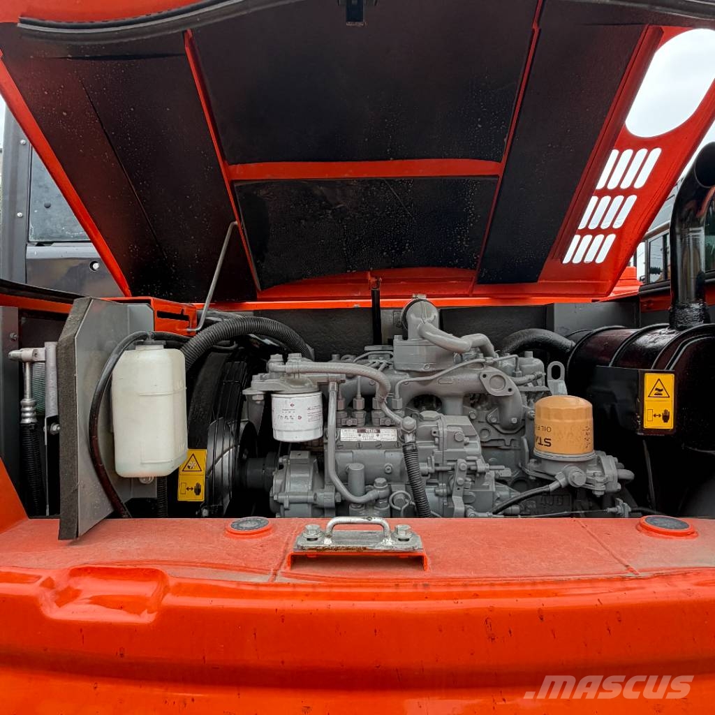 Hitachi ZX 70 حفارات زحافة