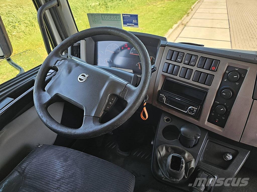 Volvo FL 240.12 AIRCO 6 CYL. MANUAL شاحنات ذات هيكل صندوقي