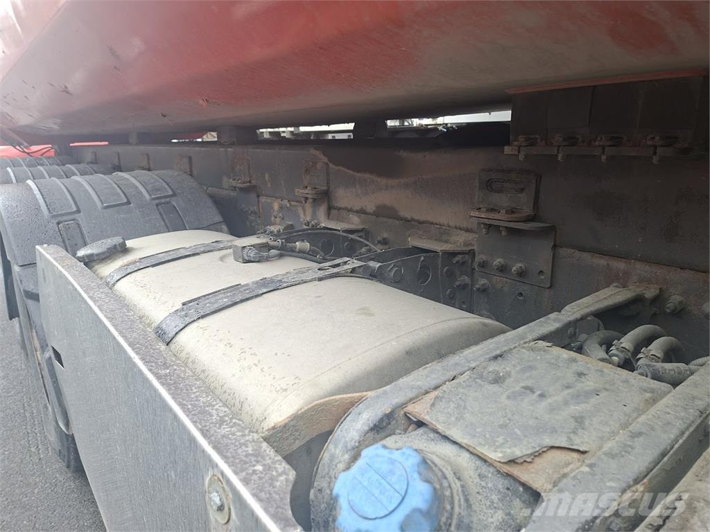 Volvo FH16 700 8x4 شاحنات قلابة