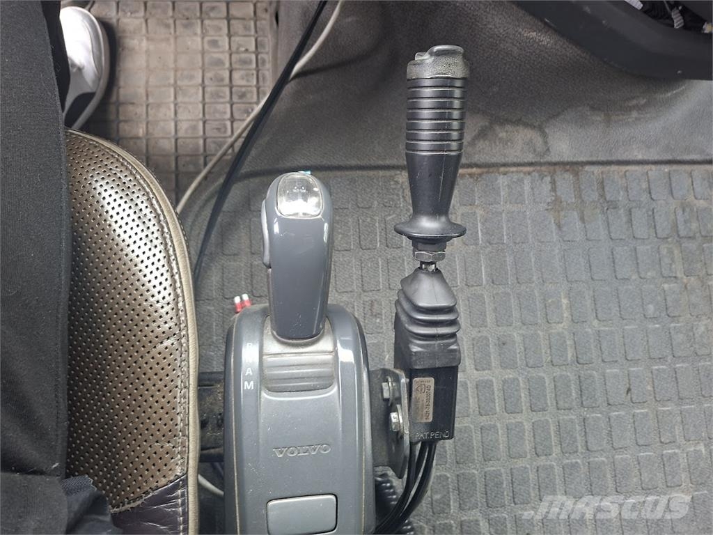 Volvo FH16 700 8x4 شاحنات قلابة