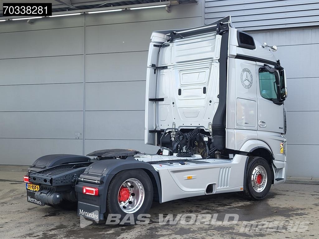 Mercedes-Benz Actros 1942 Actros 4X2 NL-Truck APK StreamSpace 2x Sadulveokid