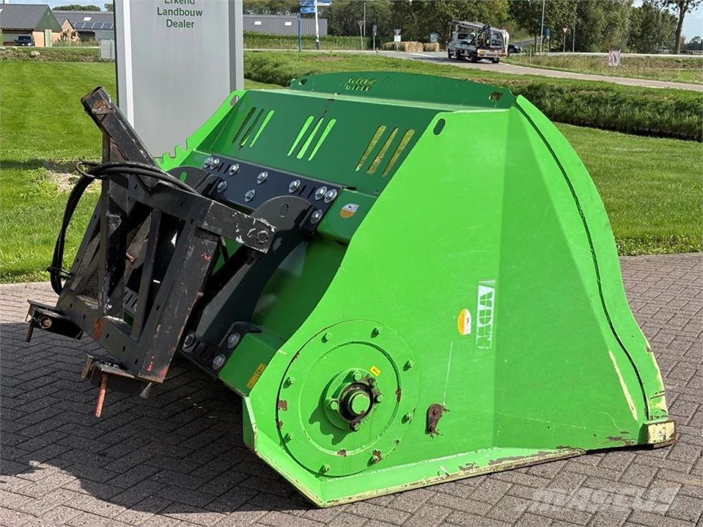  VDW RS 1800 BIETENSNIJDER Beet harvesters