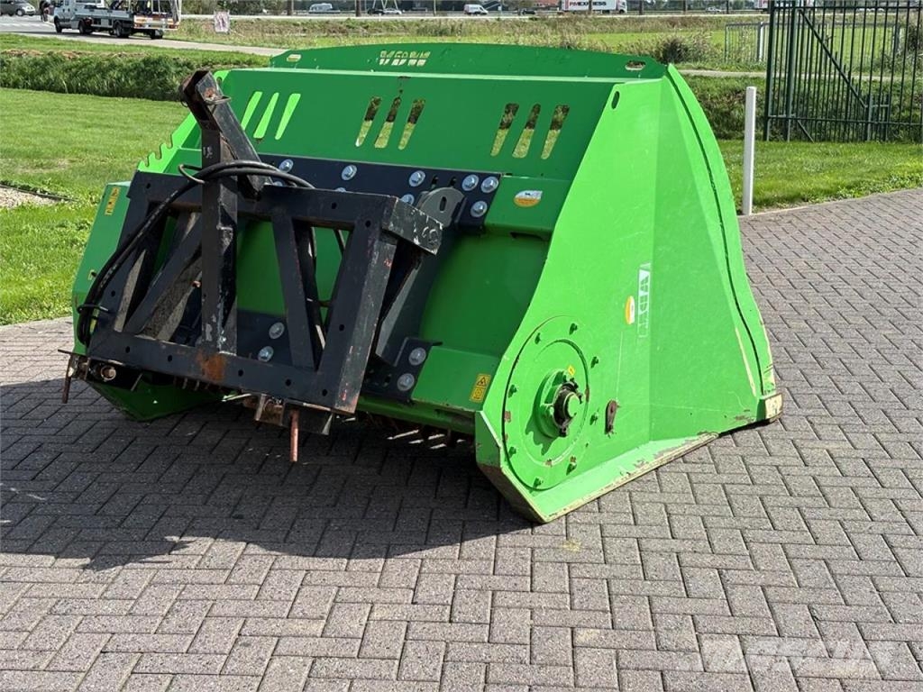  VDW RS 1800 BIETENSNIJDER Beet harvesters