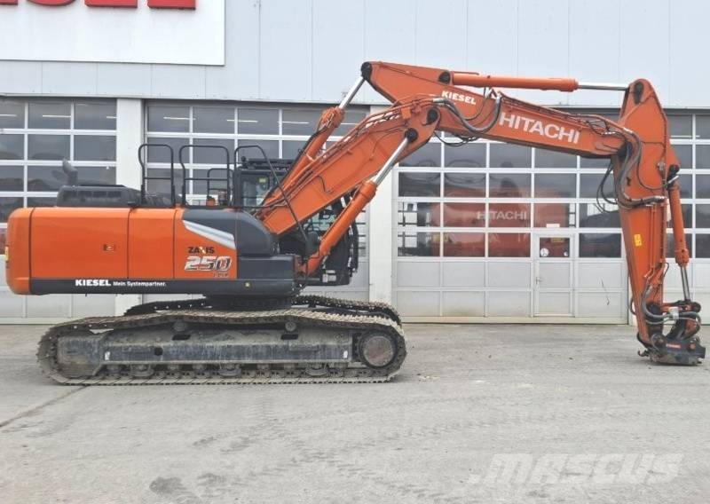 Hitachi ZX 250 LC N-7 Kāpurķēžu ekskavatori