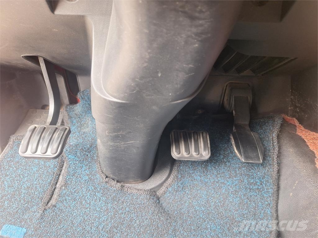 Iveco EUROCARGO 120 250 Pritschenwagen/Pritschenwagen mit Seitenklappe