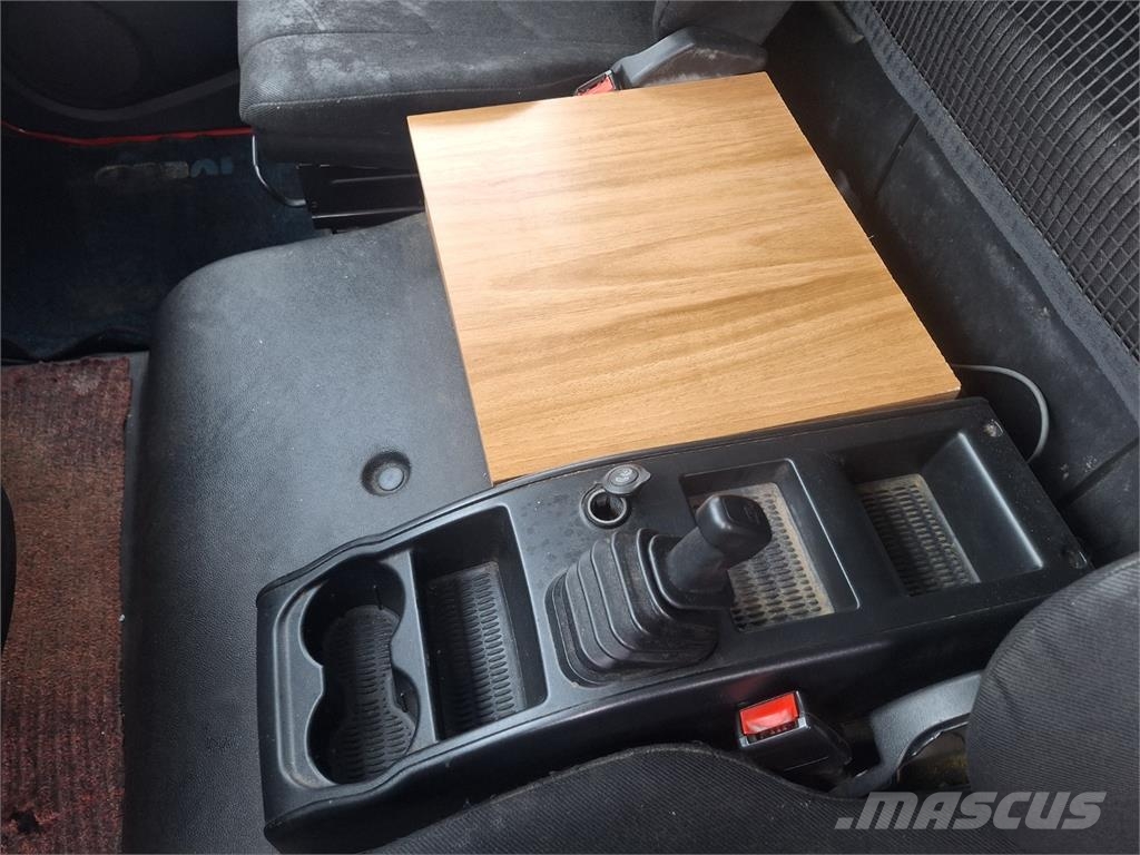 Iveco EUROCARGO 120 250 Pritschenwagen/Pritschenwagen mit Seitenklappe